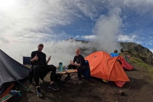 セナルからリンジャニ山2日間トレッキングで山頂へ