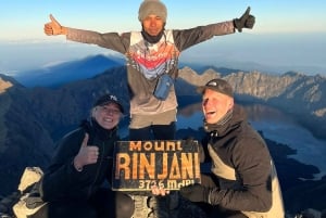 セナルからリンジャニ山2日間トレッキングで山頂へ