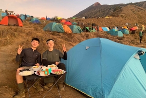 セナルからリンジャニ山2日間トレッキングで山頂へ