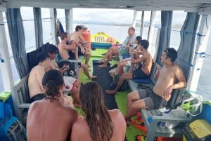 Gili Air/Trawangan: Glass-Bottom Boat Tour with Snorkeling