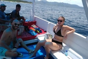 Gili Air/Trawangan: Glass-Bottom Boat Tour with Snorkeling