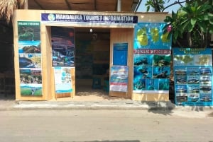 Gili Air/Trawangan: Glass-Bottom Boat Tour with Snorkeling