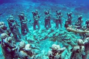 Gili Air/Trawangan: Glass-Bottom Boat Tour with Snorkeling