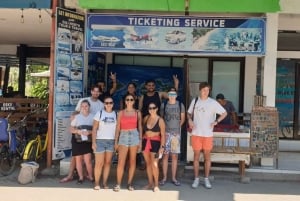 Gili Air/Trawangan: Glass-Bottom Boat Tour with Snorkeling