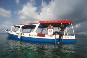 Gili Air/Trawangan: Glass-Bottom Boat Tour with Snorkeling