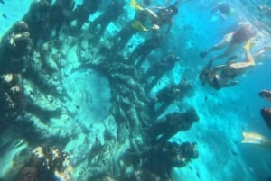 Gili Air/Trawangan: Glass-Bottom Boat Tour with Snorkeling