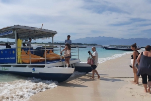 Gili Islands : Croisière au coucher du soleil pour un barbecue sur 3 îles avec plongée en apnée