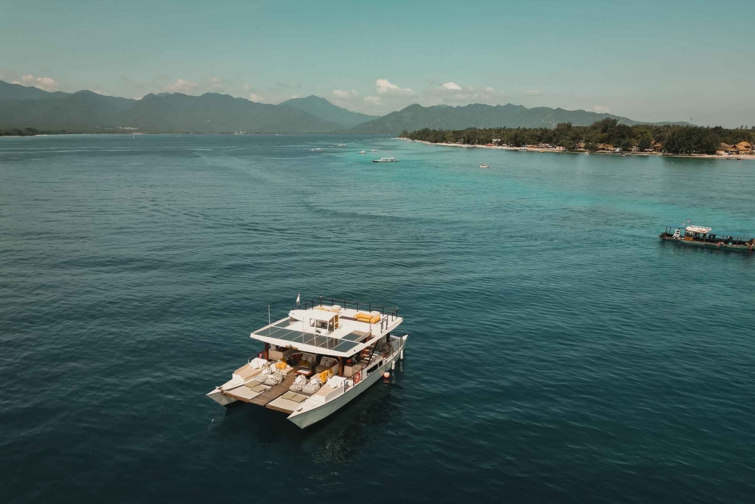 Gili Islands: 4-in-1 Catamaran Snorkeling Experience