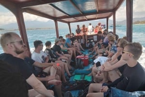 Îles Gili : Visite privée de plongée en apnée avec bateau à fond de verre.