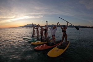 Stand-up paddle boarding al amanecer en Gili (sesión de fotos con dron)