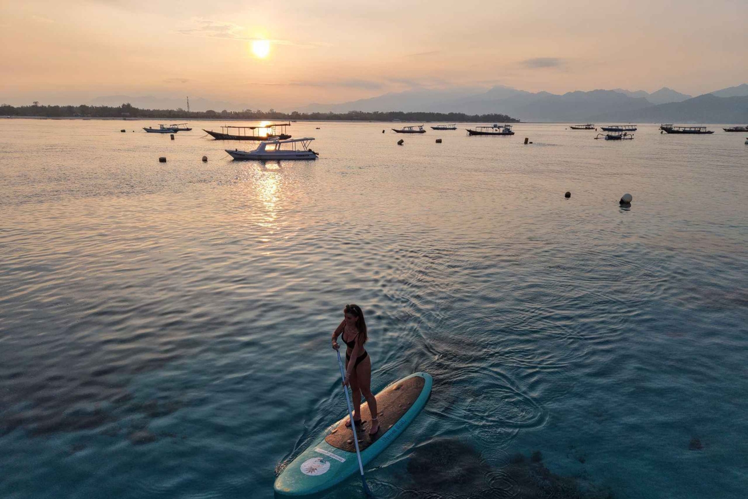 Gili Trawangan: Cycling, Viewpoint & Paddle Boarding Tour
