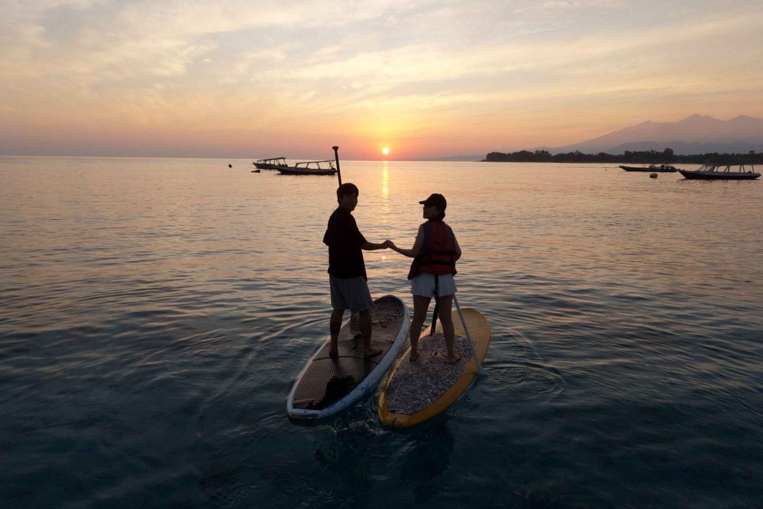 Gili Trawangan: Cycling, Viewpoint & Paddle Boarding Tour