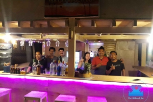 Gili Trawangan : Le bar de la plage - Lit de soleil avec cocktail et détente