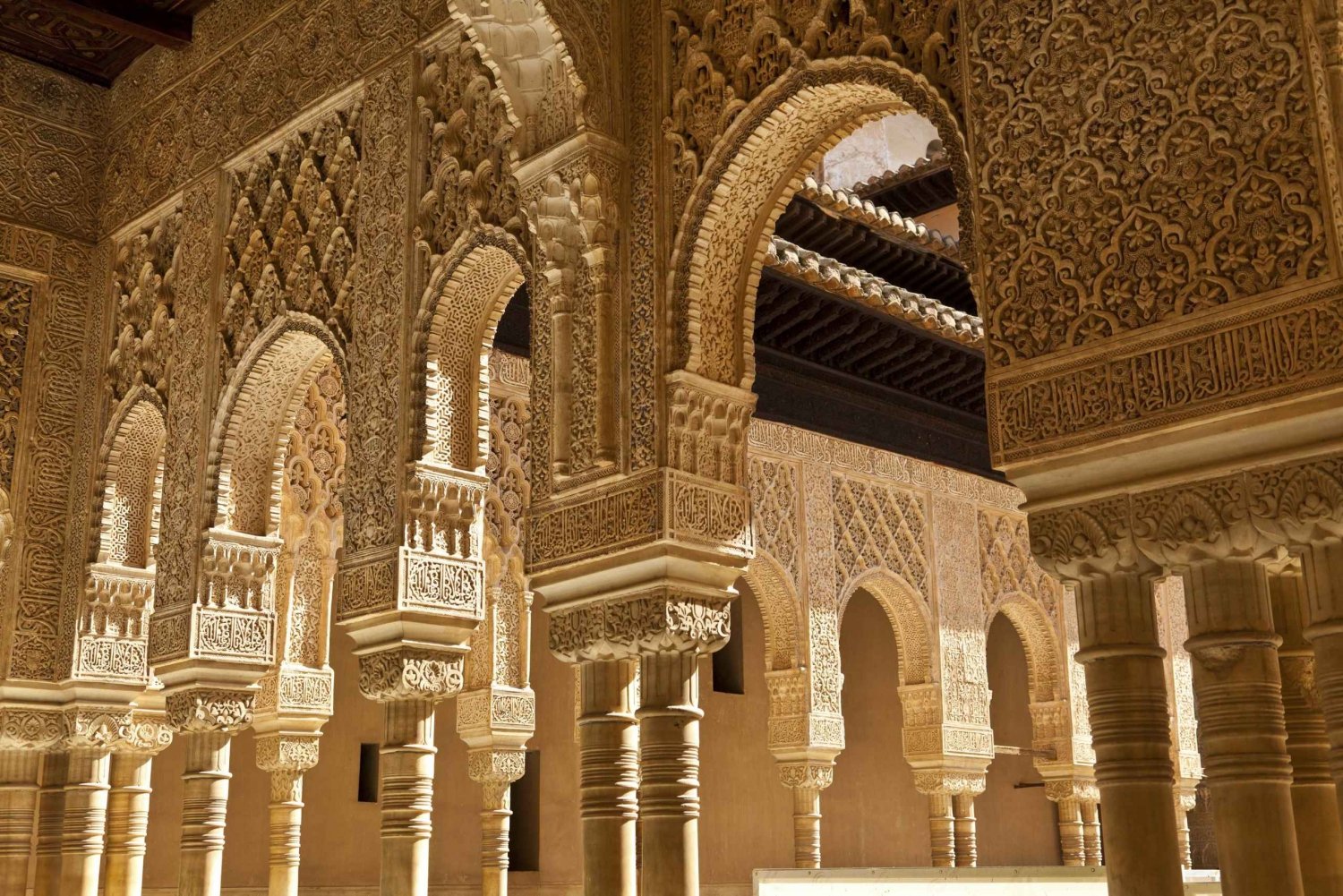 Granada: Alhambra, Gardens and Alcazaba Guided Tour