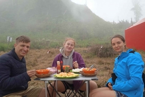 Vaellus Mt Rinjani 3D/2N huipulle, järvelle, kuuma lähde