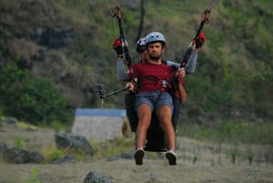 Kuta Lombok: Paralotniarstwo w tandemie z pilotem i wycieczką po plaży