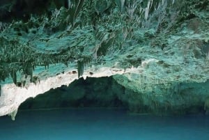 Cuevas ocultas de Labuan Bajo y puesta de sol en Sylvia Hill