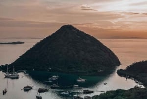 Cuevas ocultas de Labuan Bajo y puesta de sol en Sylvia Hill