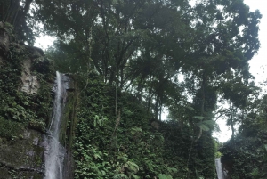 En dag ved Benang Kelambu-fossen og Sukarara veverlandsby