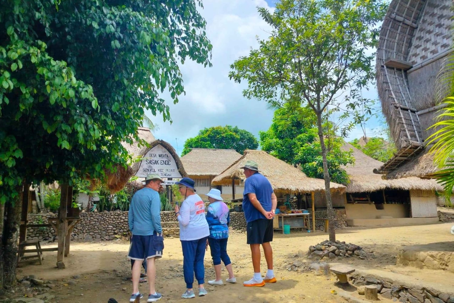 Lombok: excursión cultural de un día y servicio de recogida en la playa, puerto o hotel