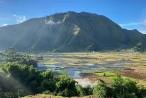 Lombok: Autonvuokraus kuljettajan ja oppaan kanssa.