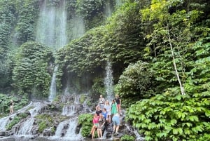 Visita às cascatas escondidas, à cultura e à aldeia de Lombok