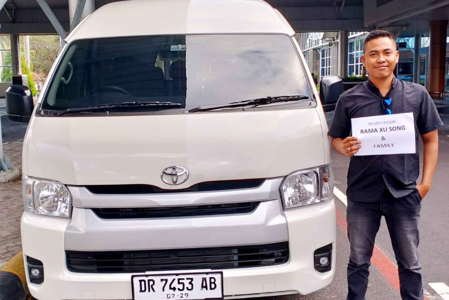 Lombok: Upphämtning från hamn/flygplats + vattenfallstur + avlämning vid hotell