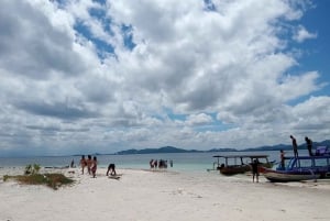Ломбок: поездка на сноркелинг на Розовый пляж, включая обед