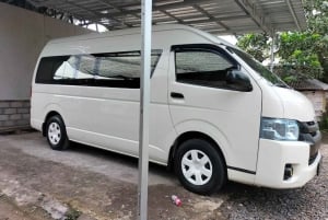 Lombok: Transfer prywatnym samochodem na lotnisko, do hotelu, portu/portu