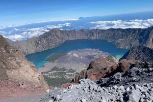 Lombok: Excursión a la cumbre del Rinjani y acampada en la selva por Sembalun