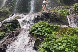 Avventura di gruppo a Lombok: trekking nella giungla e cascate