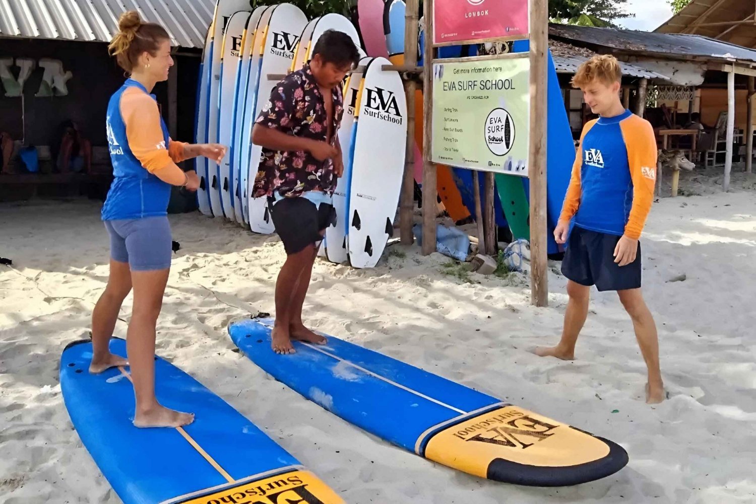 Aula de surfe em Lombok para iniciantes na praia de Selong Blanak