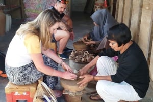 Lombok: Traditional Pottery, Sukarara Weaving & Tanjung Aan