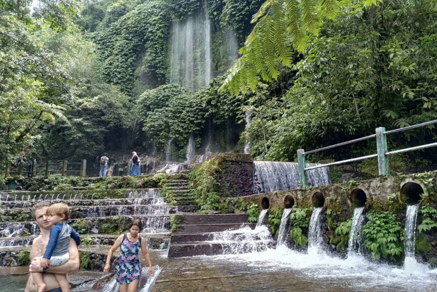 Lombok: Wasserfall Benang Kelambu & Reisfeldausflug inkl. Mittagessen