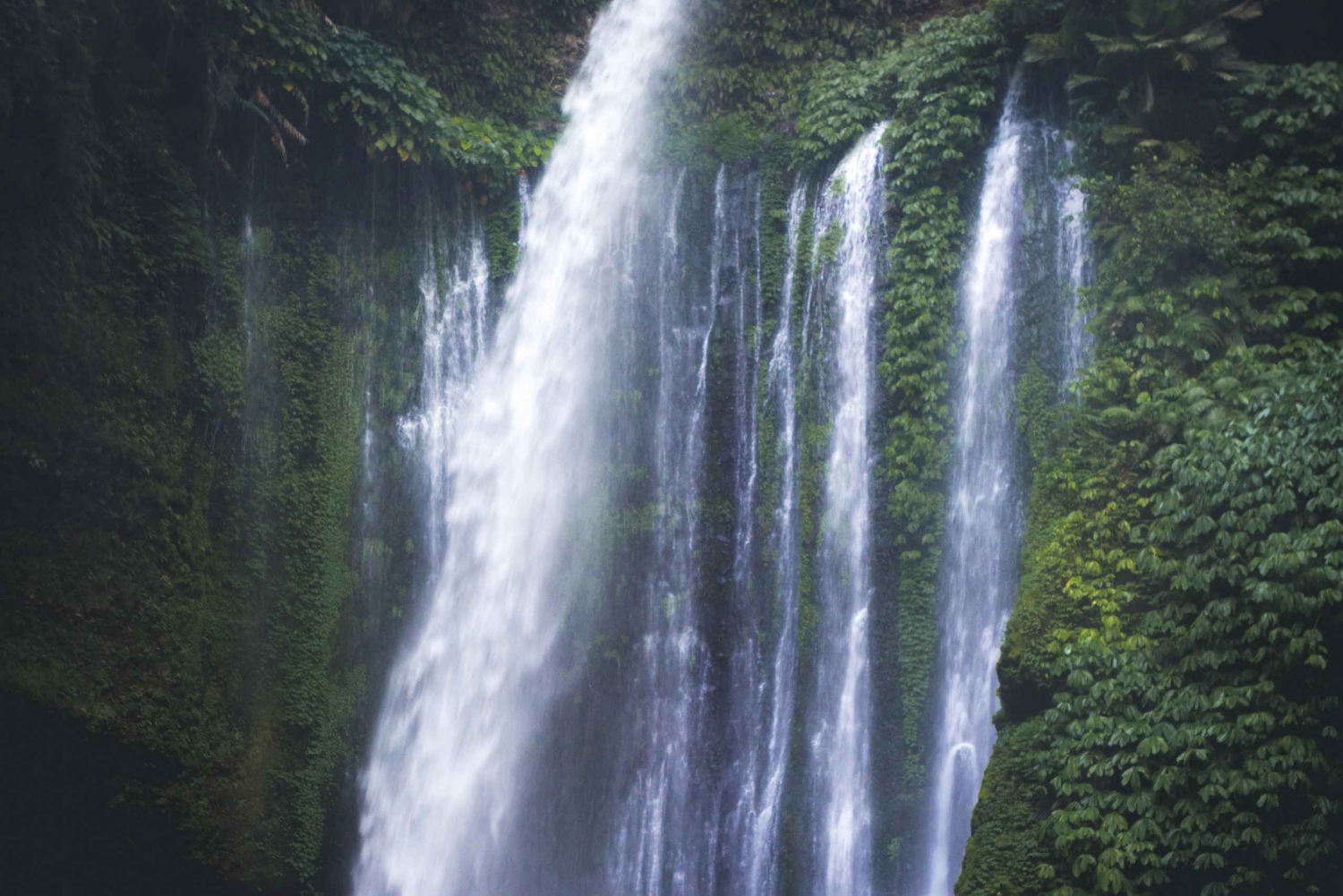 Lombok-vandfaldet Tiu Kelep og Sedang Gile