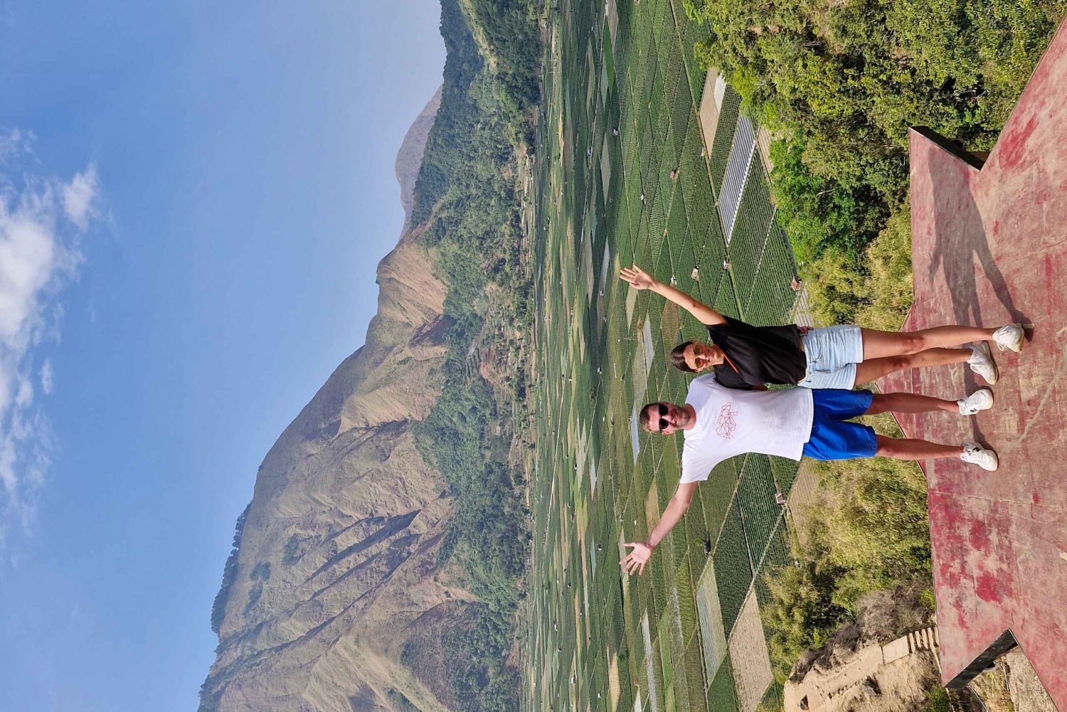 Lombok: Selong Hill: Vesiputoukset, Sasak-kylä, riisipelto ja Selong Hill.