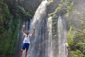 Lombok : Cascades, village de Sasak, rizière et colline de Selong