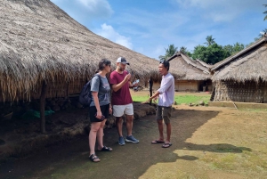 Lombok: Selong Hill: Vesiputoukset, Sasak-kylä, riisipelto ja Selong Hill.