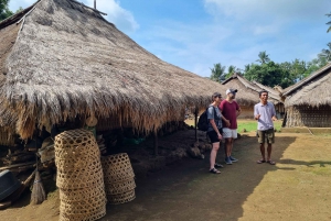 Lombok : Cascades, village de Sasak, rizière et colline de Selong