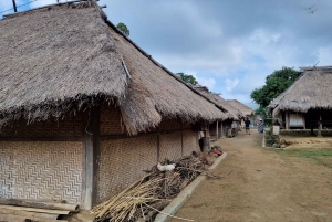 Lombok : Cascades, village de Sasak, rizière et colline de Selong