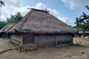 Lombok : Cascades, village de Sasak, rizière et colline de Selong