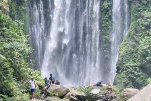 Lombok: Fosser, Sasak-landsbyen, rismark og Selong Hill