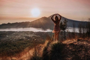 Trekking all'alba del Monte Batur con colazione e tour delle sorgenti termali