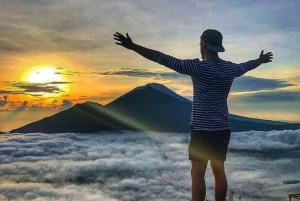 Caminhada ao nascer do sol no Monte Batur com pequeno-almoço e visita às termas