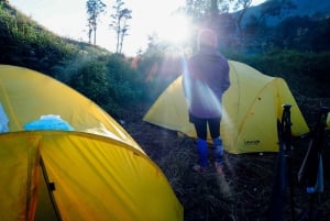 Caminata de dos días hasta la cima o el borde del cráter del monte Rinjani