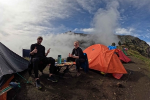 Mount Rinjani 2 päivän ja 1 yön vaellus huippukokoukseen