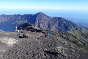 Mount Rinjani Trekking 3D/2N Lake,Host Spring Full Experiece