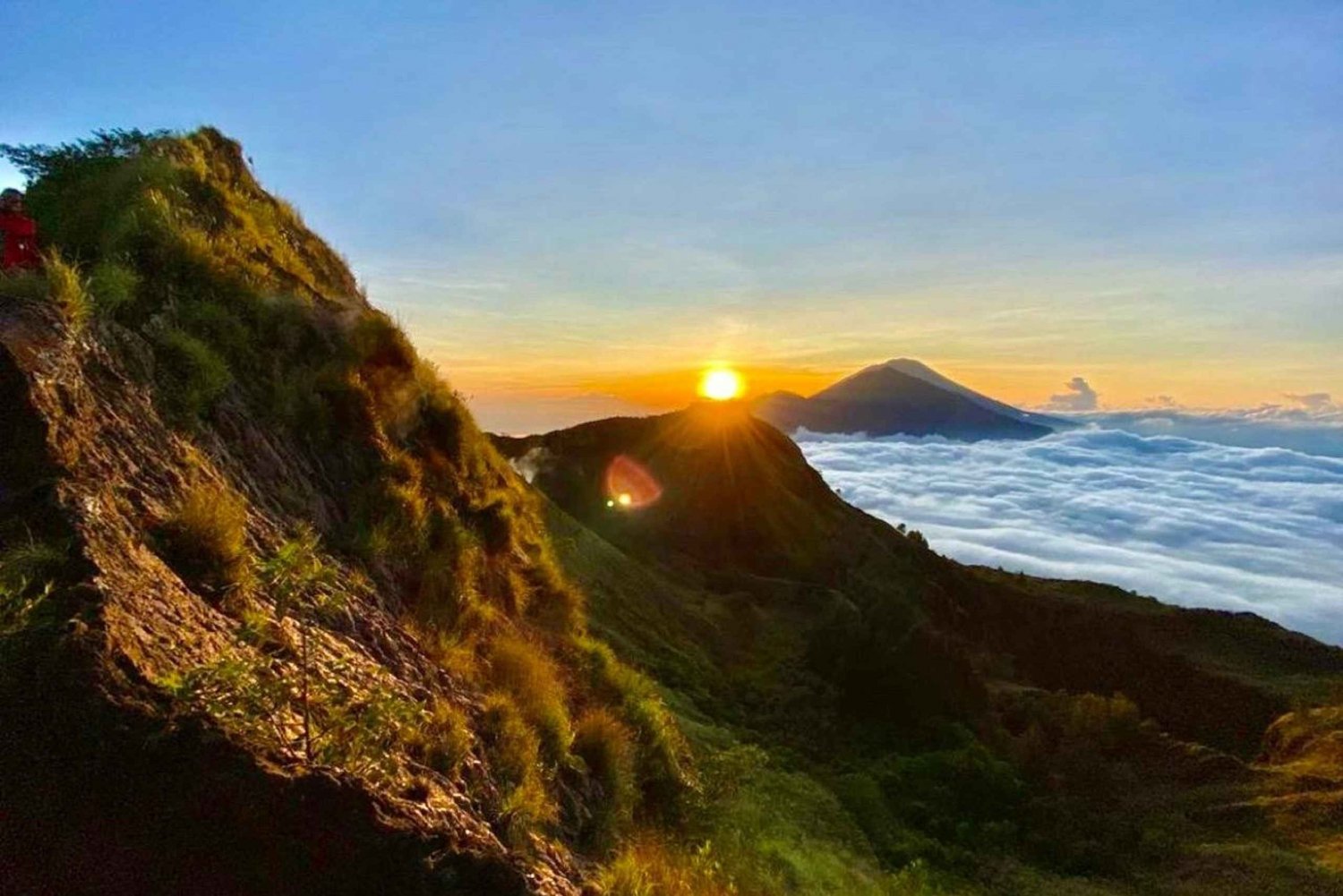 バリ島：バトゥール山日の出ハイキングガイドと朝食