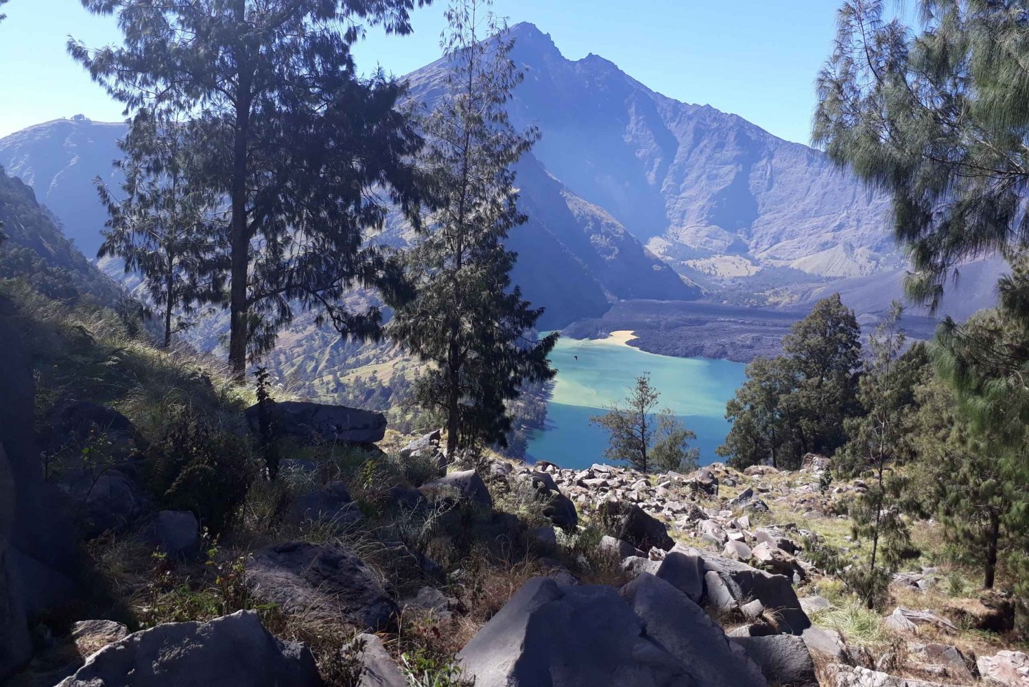 Caminata de 2 días hasta el cráter o la cima del monte Rinjani con servicio de porteador