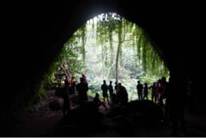 Pedalea por terrazas de arroz, bosques y cuevas de Lawang